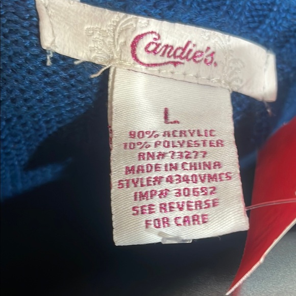 Candie's Blue Off-the-Shoulder Sweater with Fitted Silhouette - Picture 4 of 4